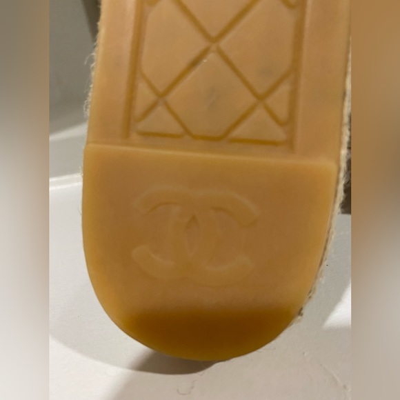 CHANEL
Gray and Black Espadrilles - Picture 4 of 6